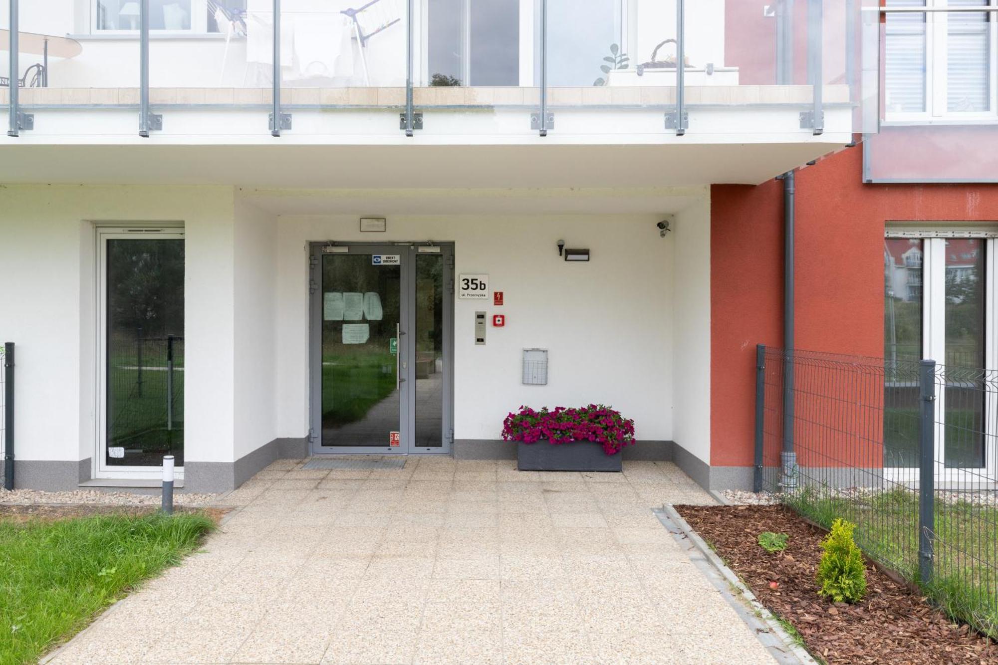 Modern With Balcony And Parking In By Renters Gdansk