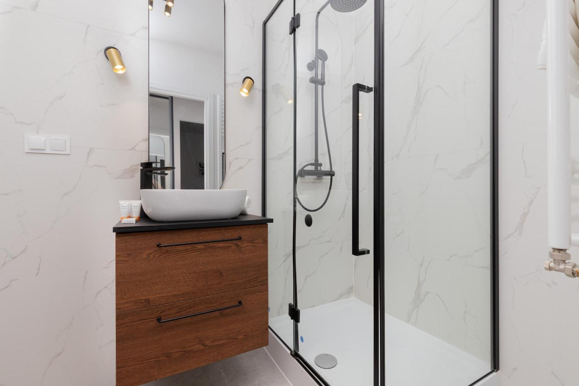 Modern With Balcony And Parking In By Renters Apartment