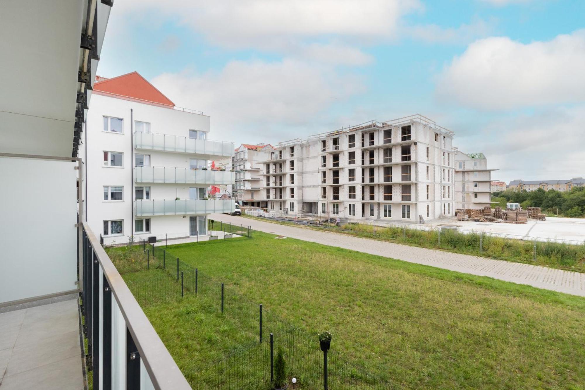 Apartment Modern With Balcony And Parking In By Renters
