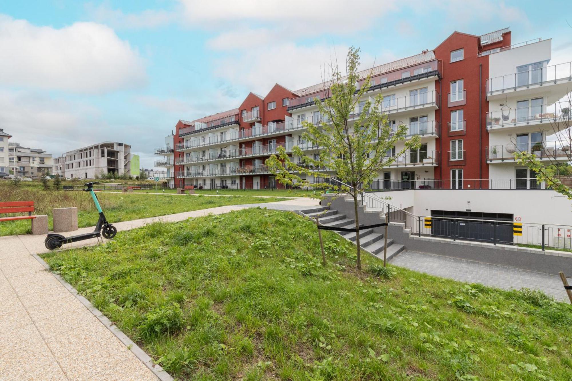 Modern With Balcony And Parking In By Renters Apartment